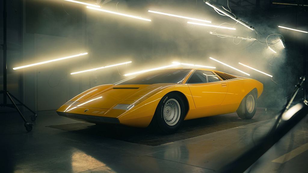 Lamborghini реконструировала культовый Countach. Легенде 50 лет.