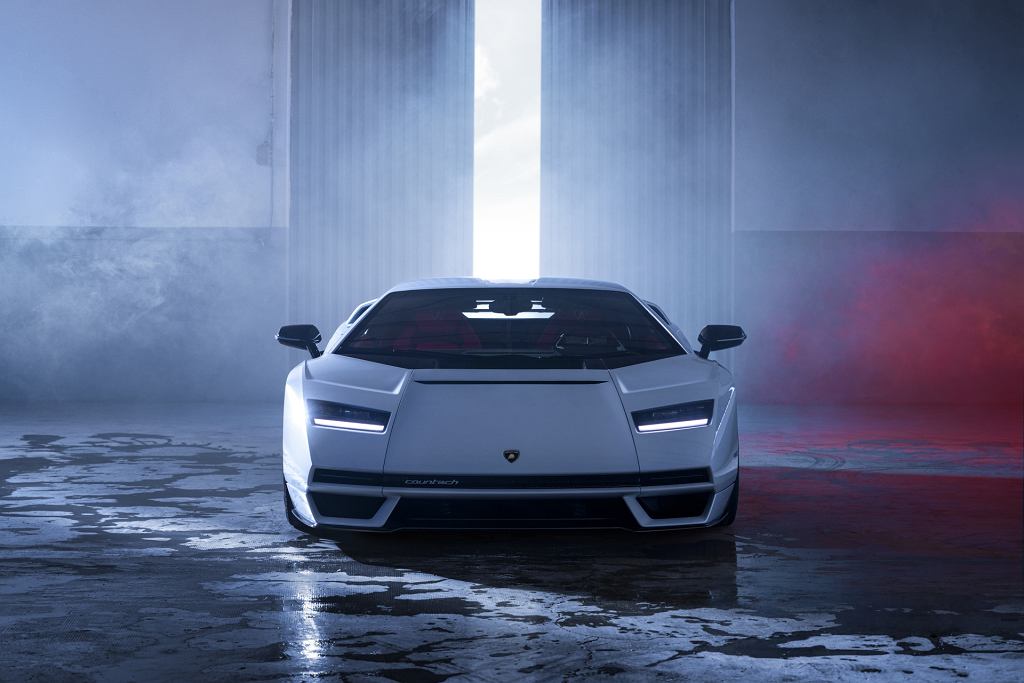 Lamborghini Countach возвращается в гибридном стиле. Будет выпущено 112 экземпляров.