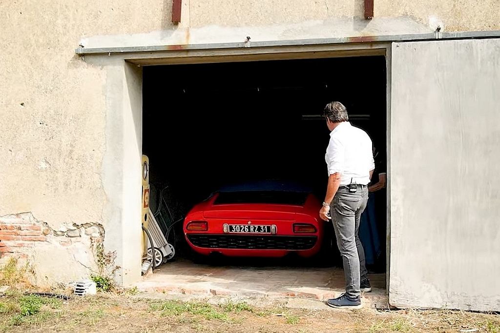 Lamborghini стоимостью в миллионы уже много лет стоит в гараже. Редкий экземпляр будет выставлен на аукцион
