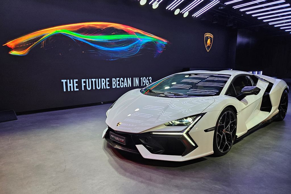 Lamborghini Revuelto дебютировал на польской земле. Это гибридная «революция»