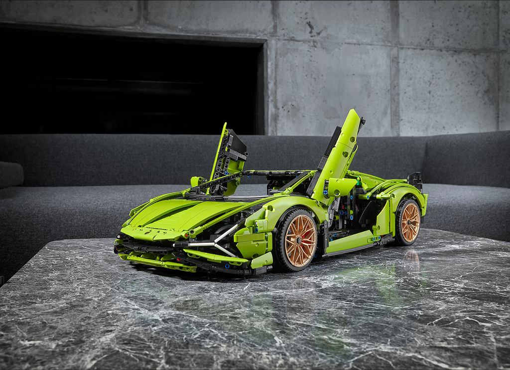LEGO представляет новый набор. Это Lamborghini Sian FKP 37 в масштабе 1:8.