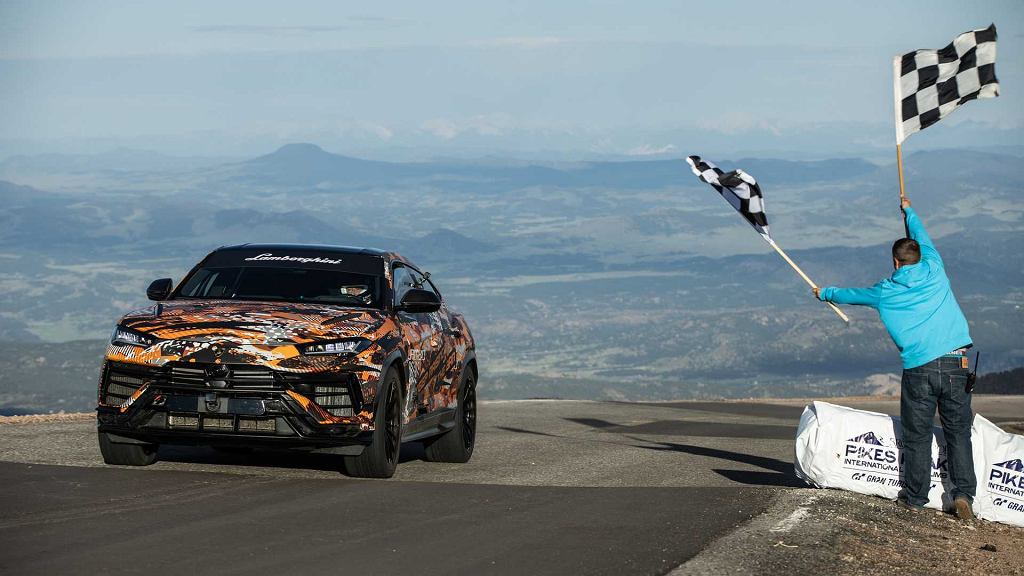 Lamborghini Urus поднялся на Пайкс-Пик. Он побил рекорд внедорожника [ВИДЕО]