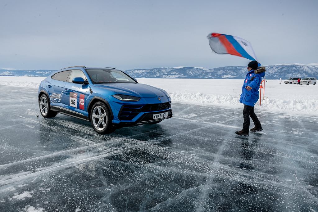 Lamborghini побила рекорд скорости на льду. Озеро Байкал покорено