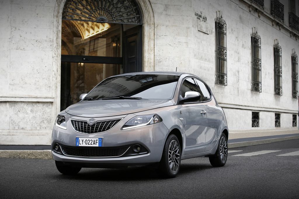 Lancia показывает новую Lancia. Я. да, вы догадались. Это не то, чего ждали фанаты