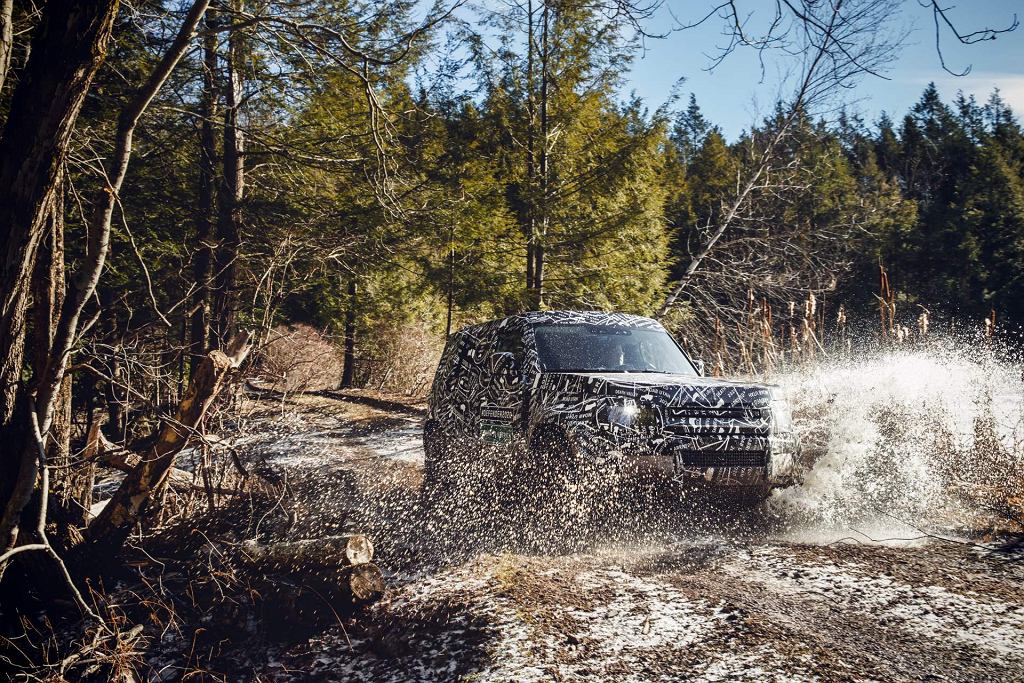 Новый Land Rover Defender — появились первые фотографии. Легенда бездорожья сыграет главную роль в фильме