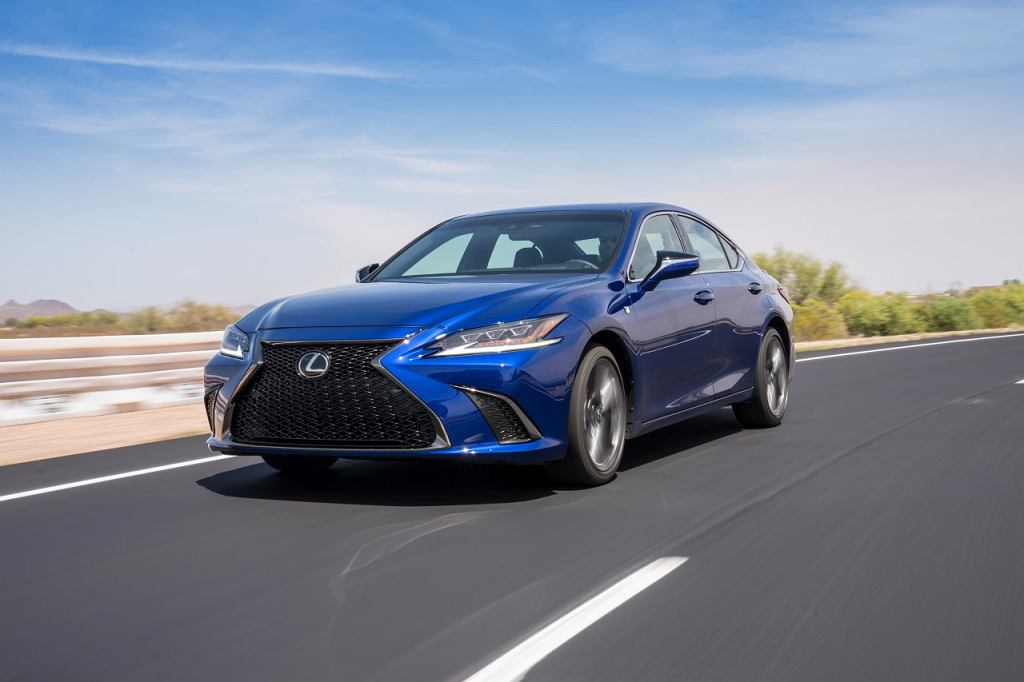 Lexus ES 300h F Sport - отзывы Moto.pl. Ориентирован на комфорт