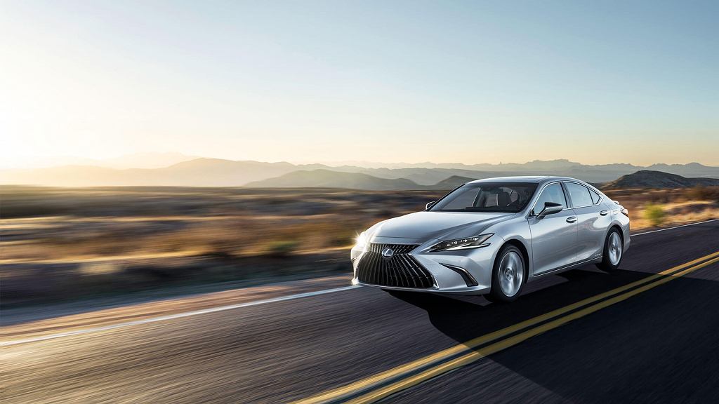 Огромная скидка на популярный Lexus, и речь не о винтажной распродаже