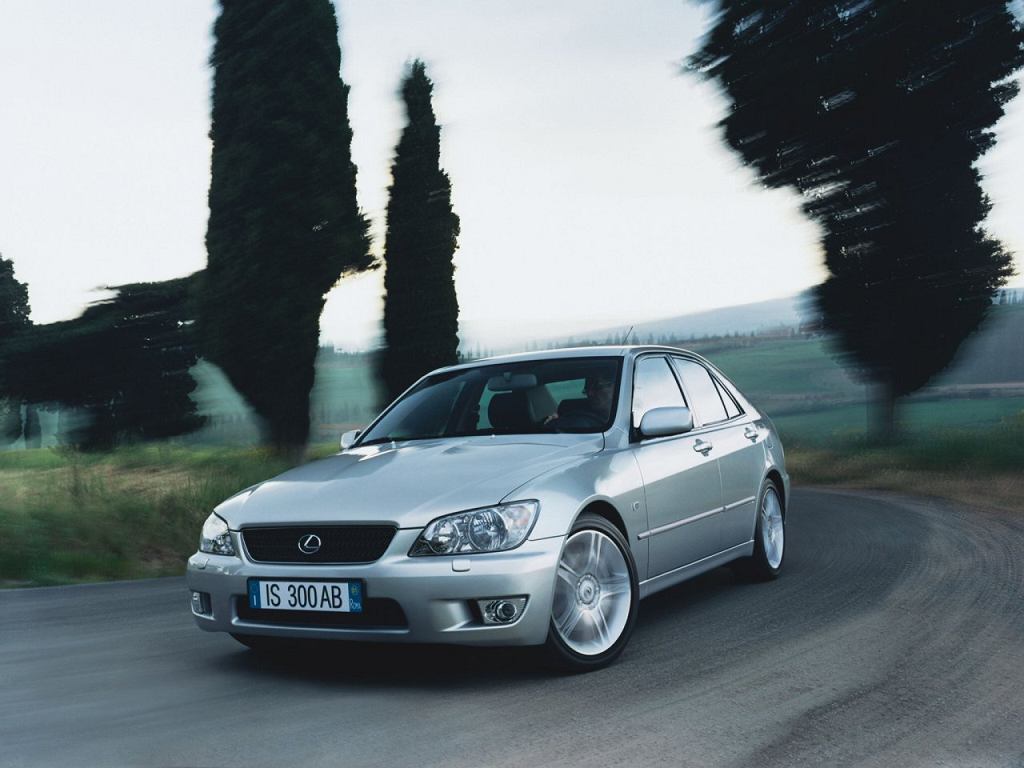 Покупаем б/у: Lexus IS I против Audi A4 B5. Премиум-класс за относительно небольшую сумму