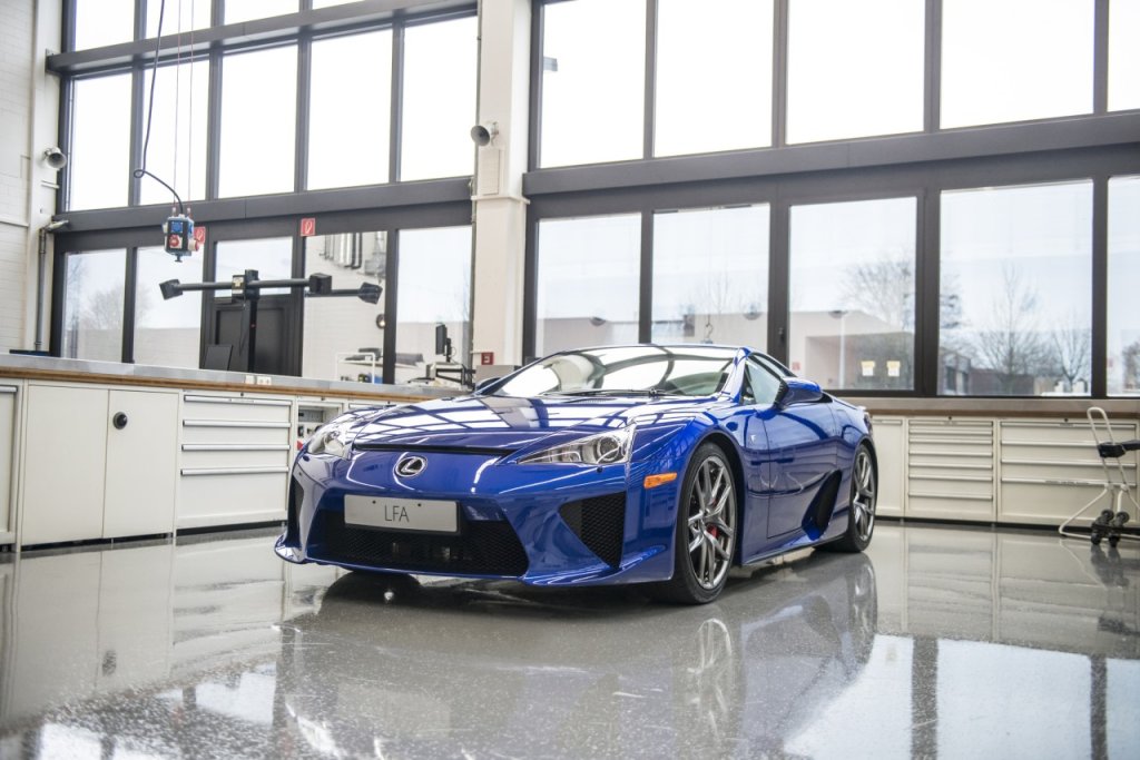 Где и как обслуживается Lexus LFA?