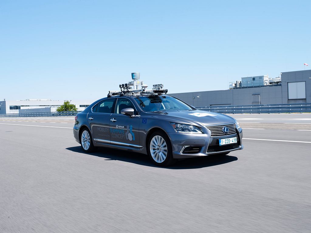 Lexus выводит автоматизированный автомобиль на дороги общего пользования в Европе