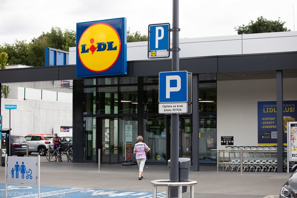 Покупатели магазинов Lidl лишились важной привилегии. Новая эра парковок. Откажутся ли они от покупок?