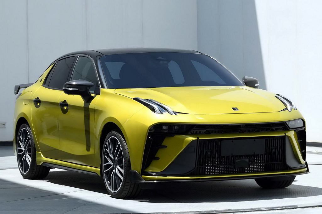 Очередная утечка из Министерства промышленности и технологий Китая. Lynk & CO 03 выглядит более спортивно