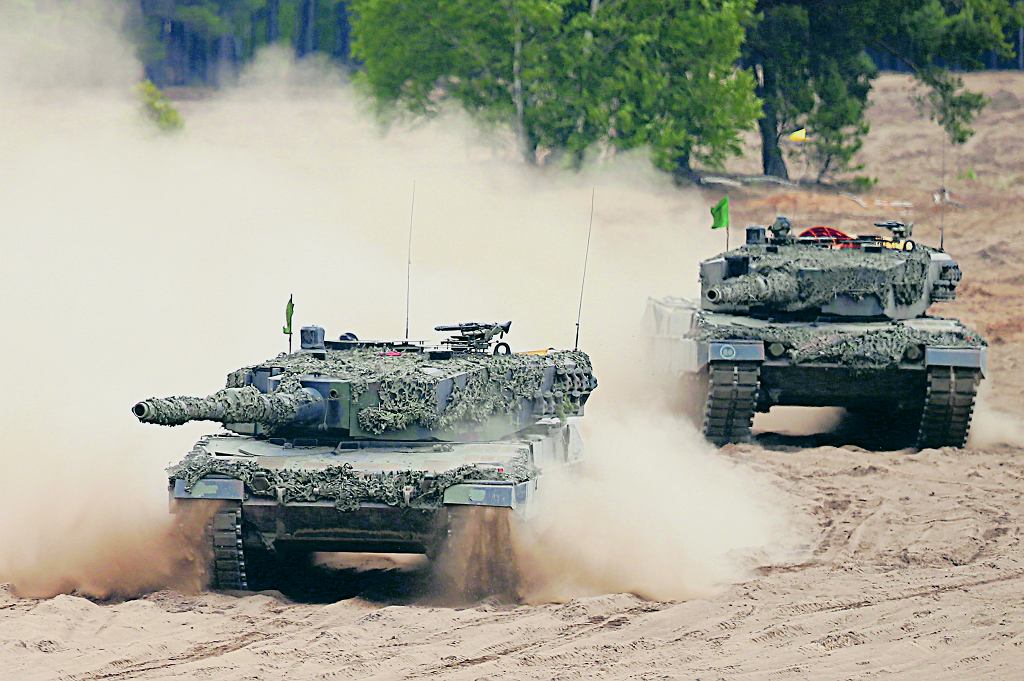 Сколько топлива сжигает танк? Проверяем Т-80 и Т-90 из России а также наши Леопарды и Харды