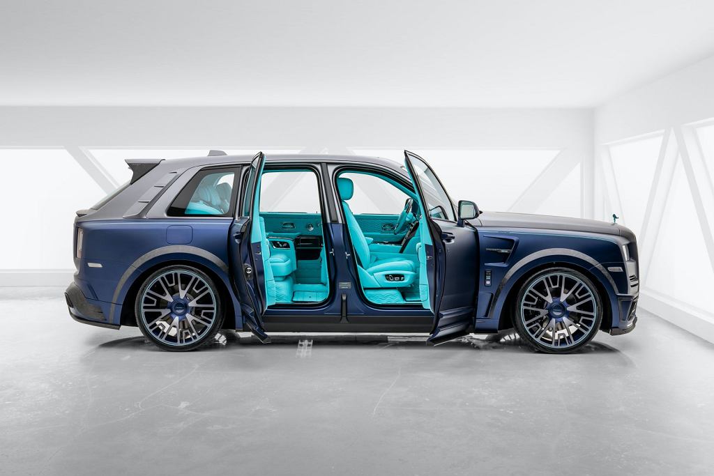 Если Rolls-Royce Cullinan для вас слишком скромен, то вам подойдет Mansory. Весь бирюзовый