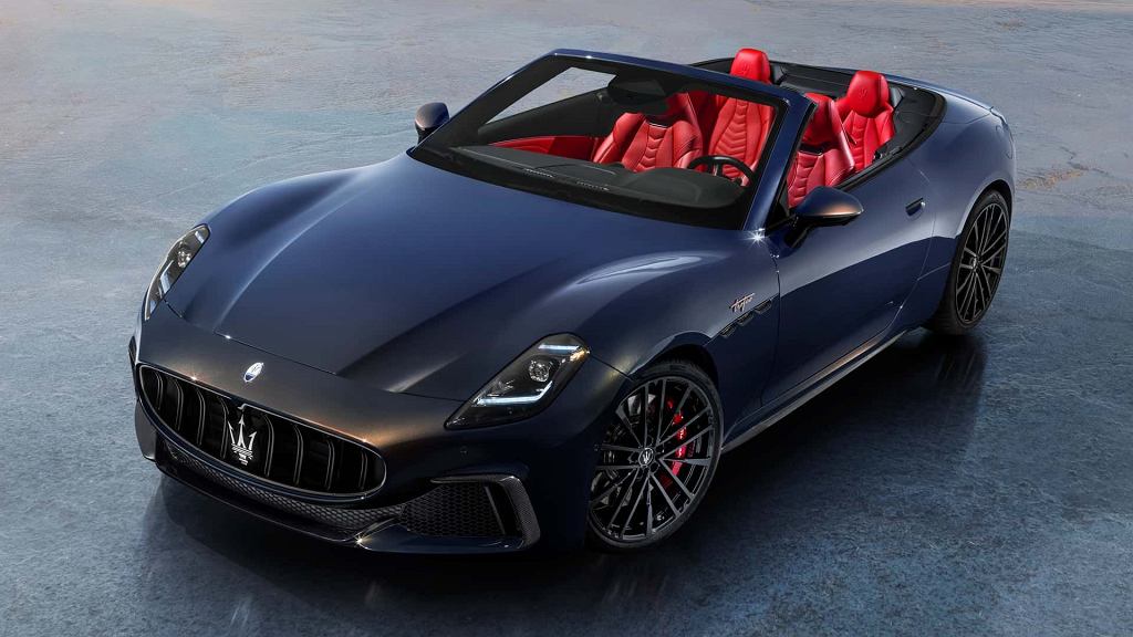 Вот новый Maserati GranCabrio, то есть GranTurismo со складной крышей.