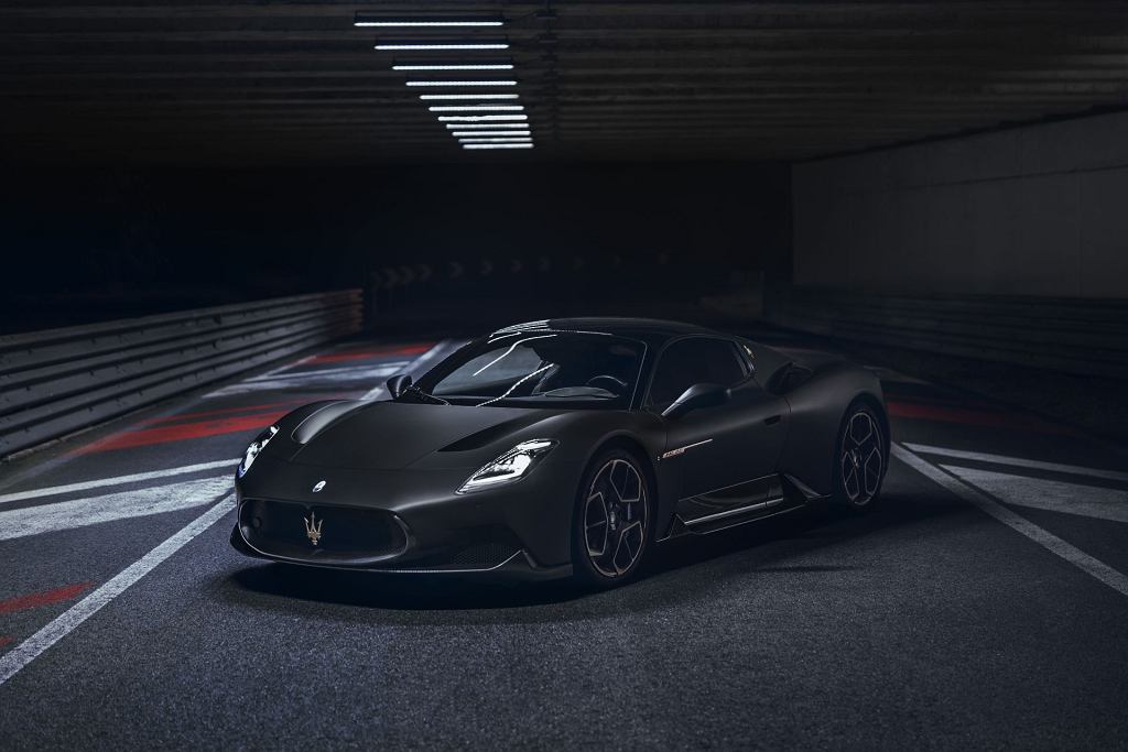 Maserati MC20 Notte темного цвета с деталями из белого золота. будет изготовлено 50 штук