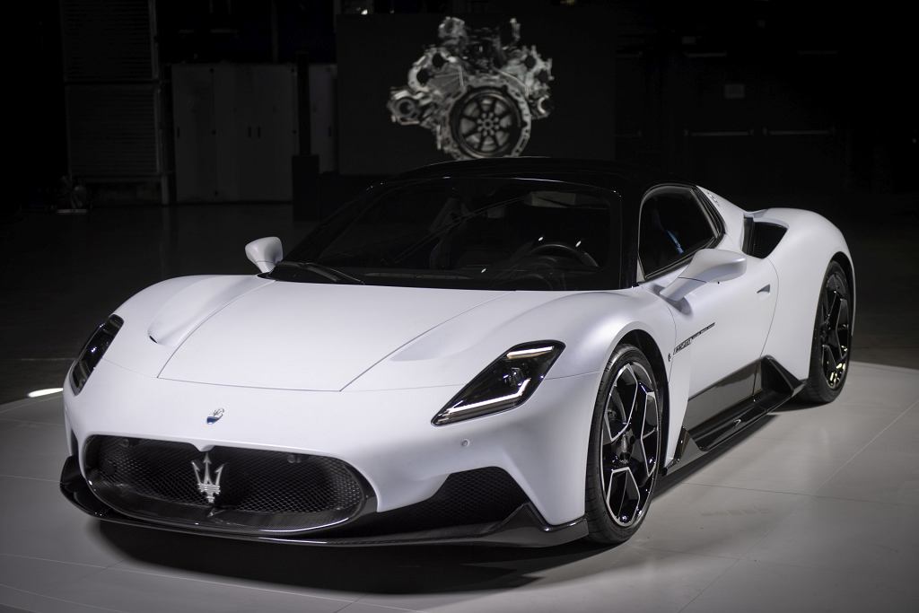 Новый суперспортивный Maserati MC20 уже на польском рынке. Имеет конкурентоспособную цену