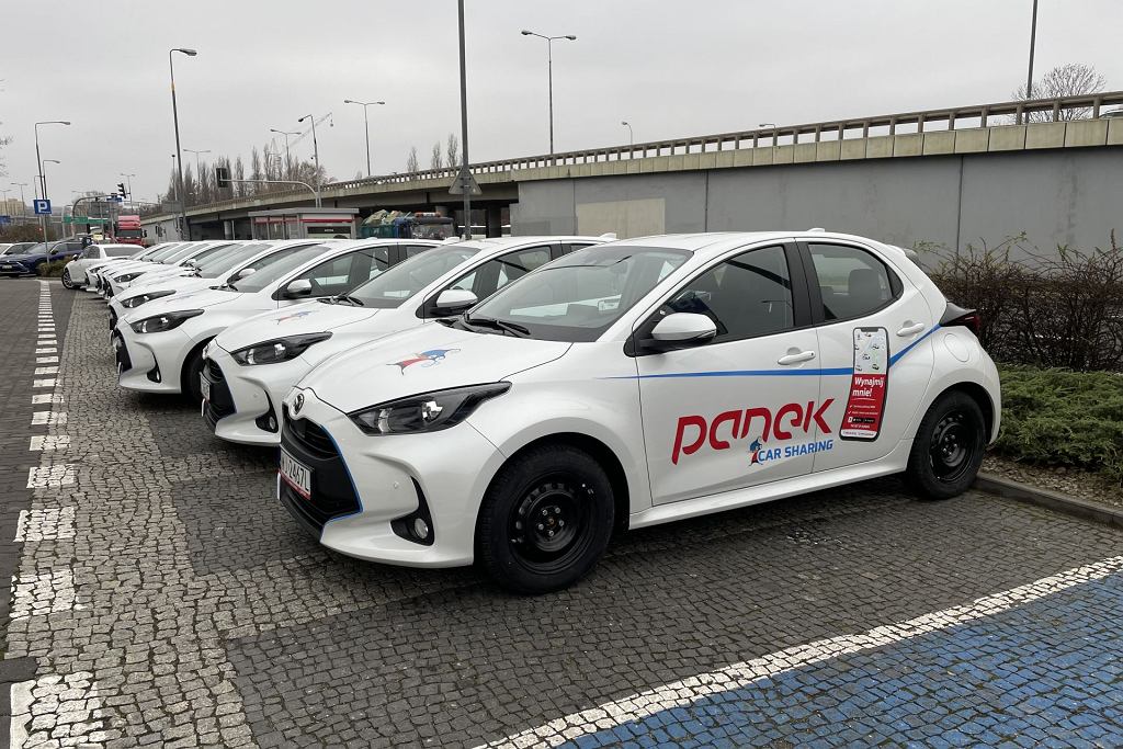 Еще больше гибридов в Panek CarSharing. В автопарке 140 гибридов Mazda 2.