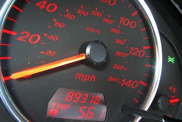 Счетчик откачен более чем на 300 000. км. Водитель Volkswagen не смог это объяснить.