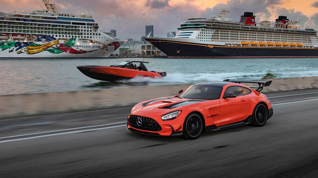 Рассекай по волнам в стиле AMG. Новый сигаретный катер Mercedes-AMG