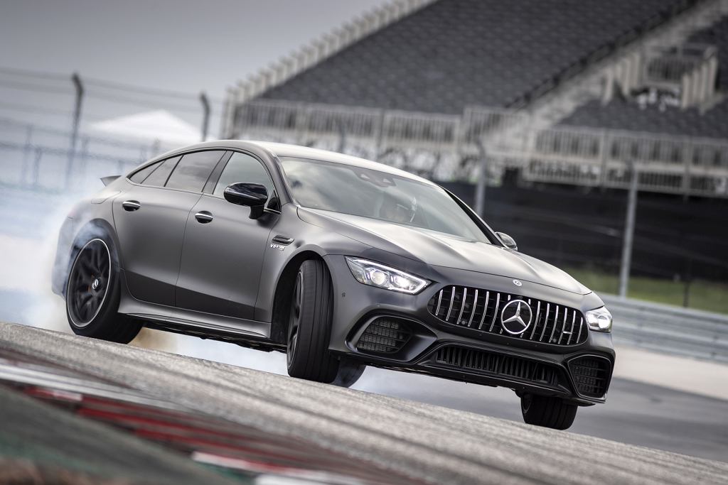Волшебный значок «73» возвращается на автомобили Mercedes-AMG. На этот раз с нотой «е». Настоящий конкурент Panamera
