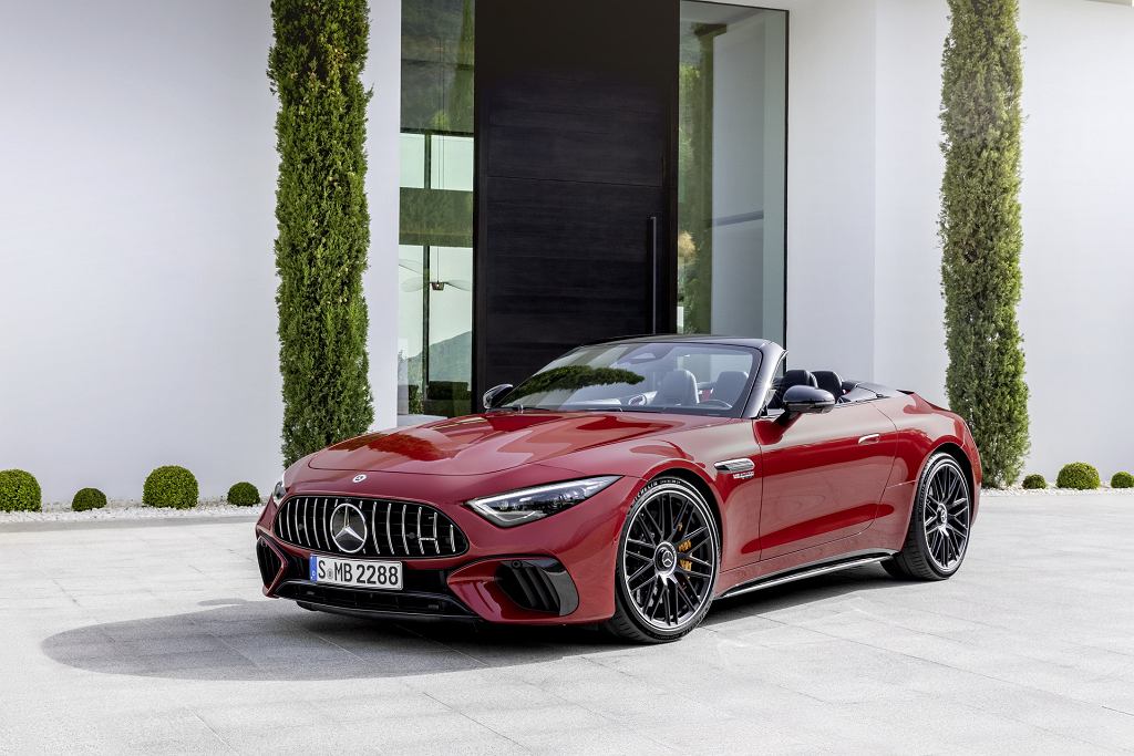 СЛ вернулся. Теперь в 4-местной версии и под баннером AMG.