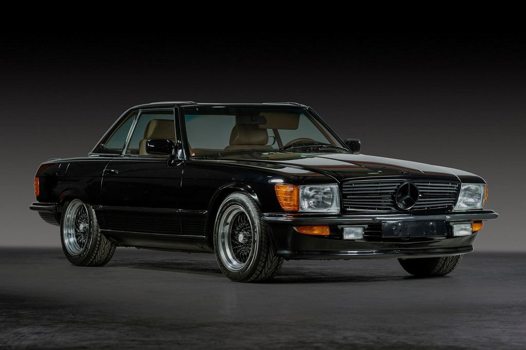 Один из восьми. Специальный Mercedes уйдет на аукцион