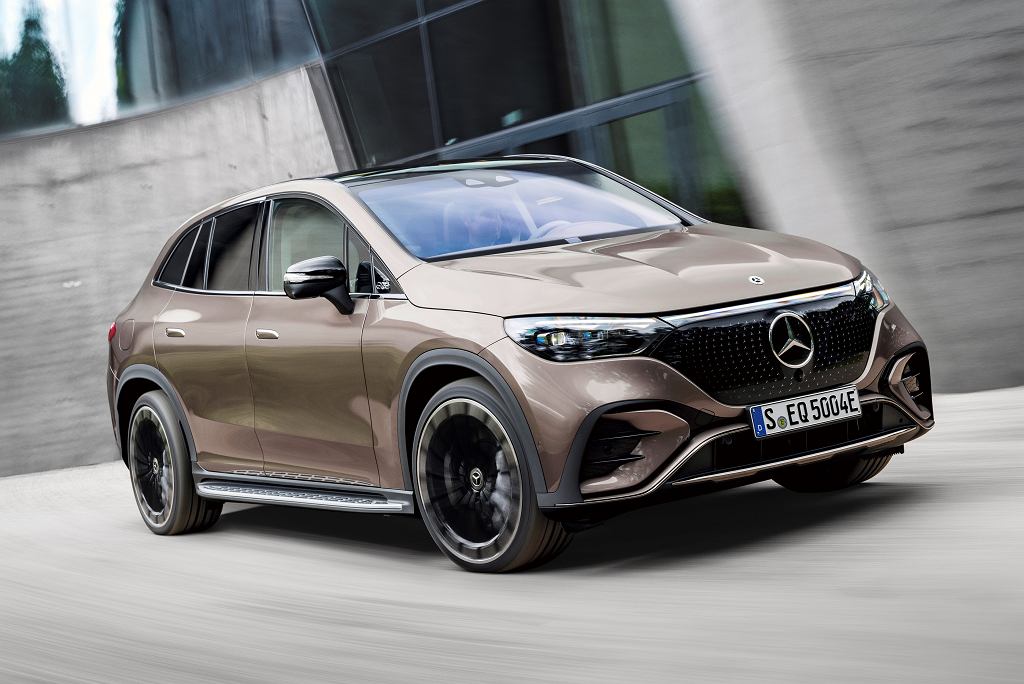 Новый внедорожник Mercedes EQE, т. е. все как обычно. Самый мощный AMG 53 4Matic+ выдает до 687 л.с.