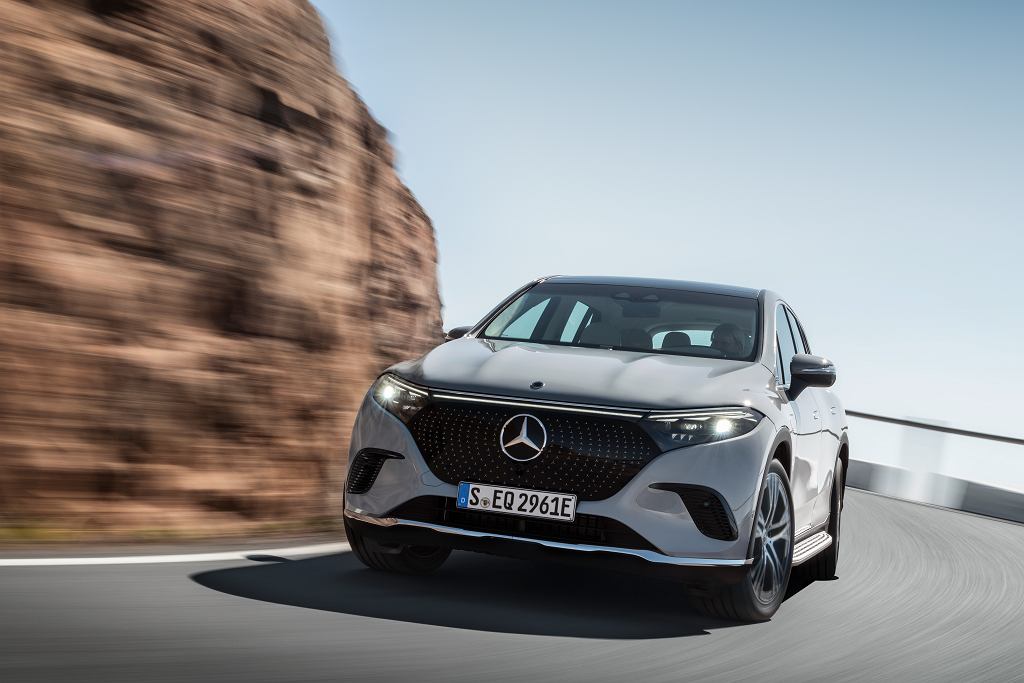 Новый внедорожник Mercedes EQS — электрический, роскошный и с режимом OFFROAD