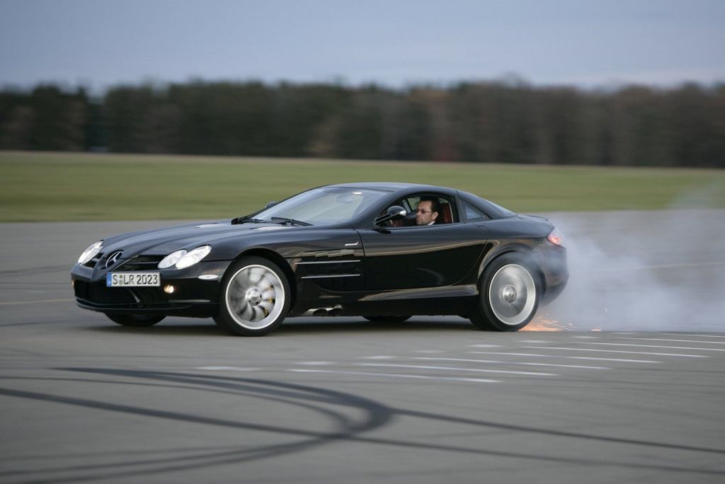 Mercedes SLR McLaren Пэрис Хилтон. Автомобиль уникален, как и стоимость обслуживания [ВИДЕО]