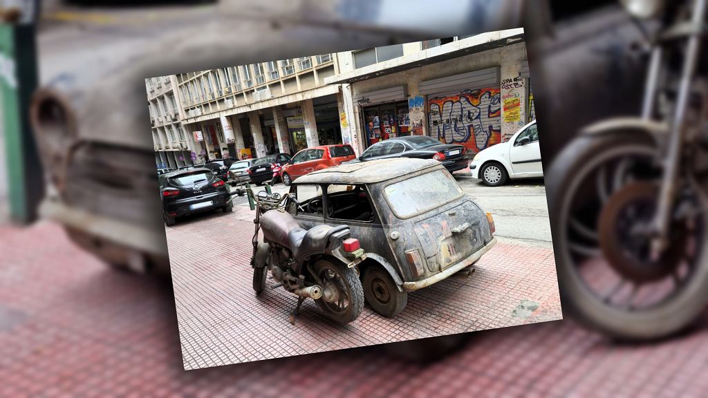 Автомобиль и мотоцикл стояли на парковке отеля 30 лет.