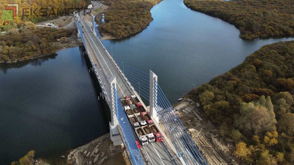 В Польше открылся новый экстрадозный мост. Переправа через реку Дунаец длиной более 600 м.