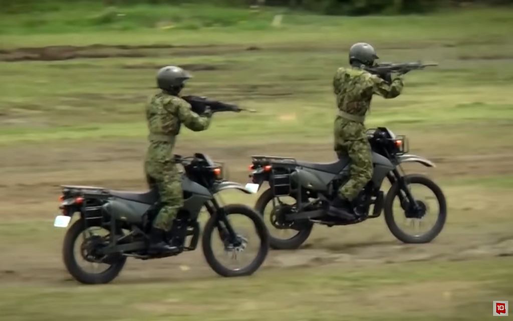 10 потрясающих военных мотоциклов. Есть дизели, электрики и... автоматы Калашникова [ВИДЕО]