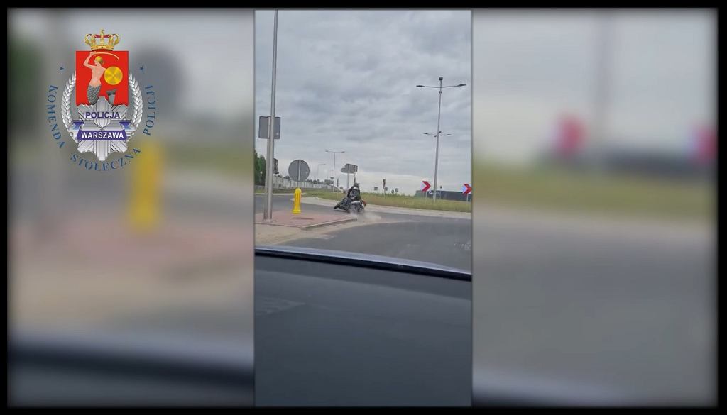 Мотоциклист из Италии убегал от полиции под Варшавой. Его разбил песок на кольцевой развязке [ВИДЕО]