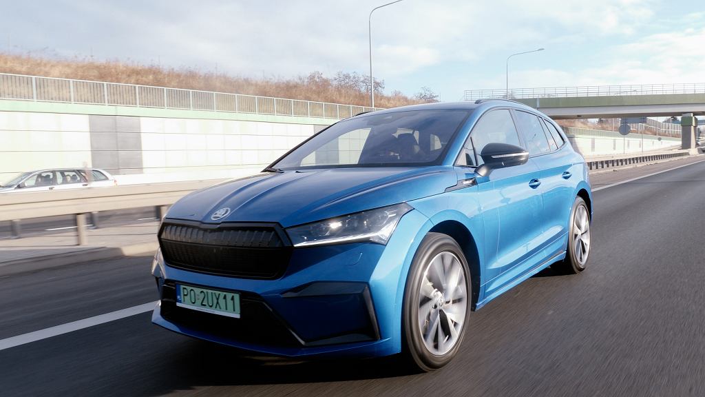 Мотопрогулка на Skoda± Enyaq iV. Мы посещаем Жирардов и ищем диковинки.
