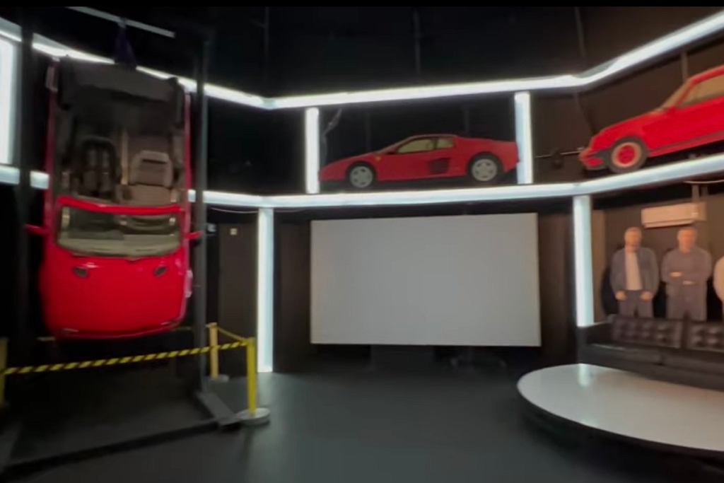 Отличное удовольствие для поклонников Top Gear. В музее выставлены культовые кареты.