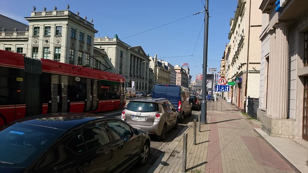 Многие водители стартуют слишком поздно и слишком далеко. Параллельная парковка шаг за шагом