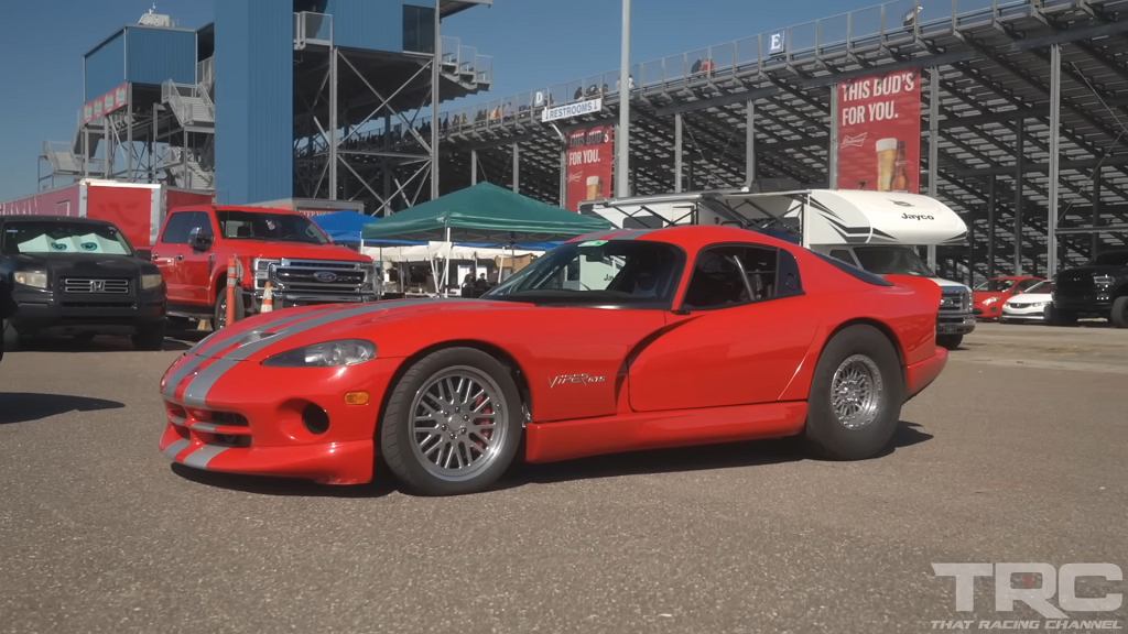 Самый быстрый Viper на четверть мили. В нем более 3 тысяч. лошади [ВИДЕО]