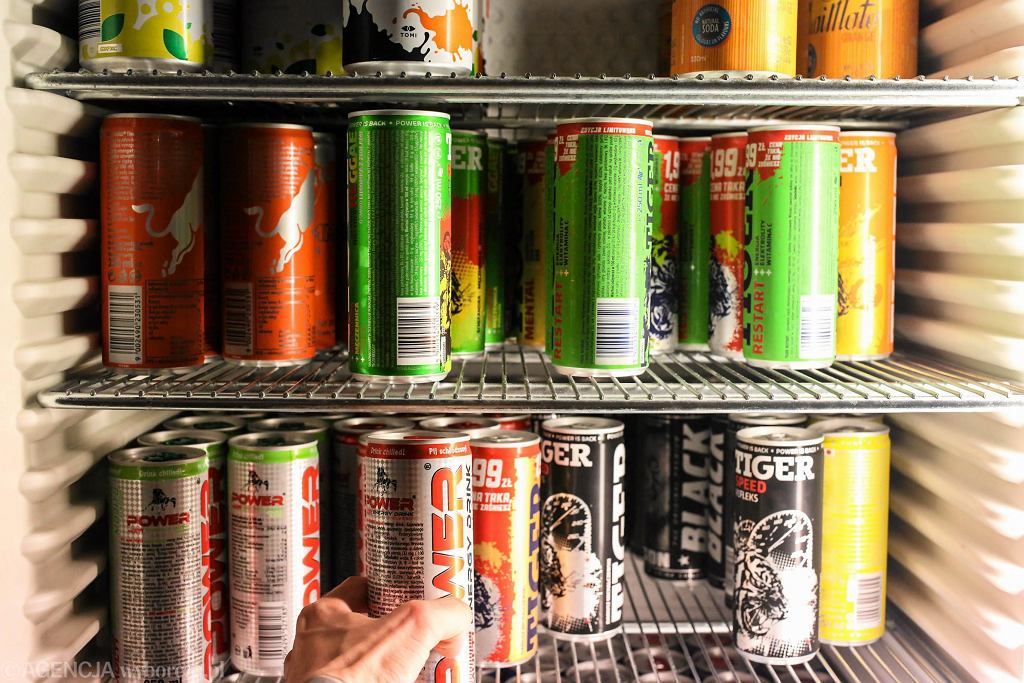 Возвращаетесь домой после длинных выходных? Легальный допинг для водителей. Что пить в дороге: кофе, чай или энергетики?
