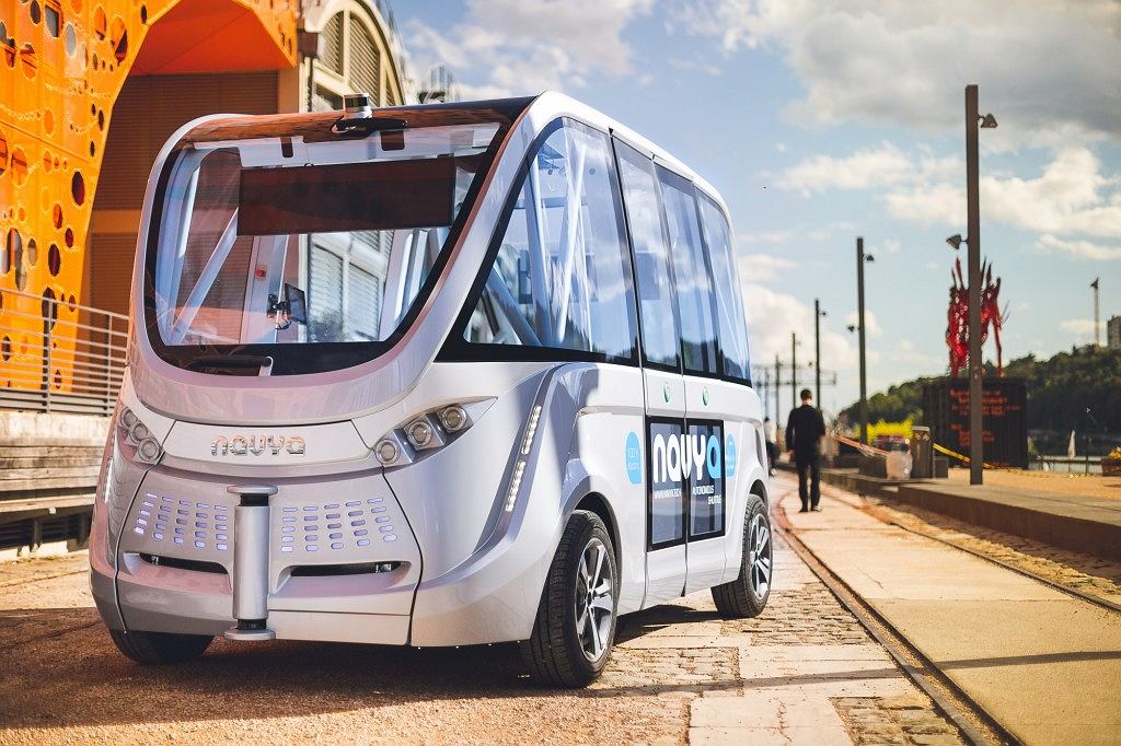 В Лас-Вегасе запустили автономный автобус. Были некоторые неудачи
