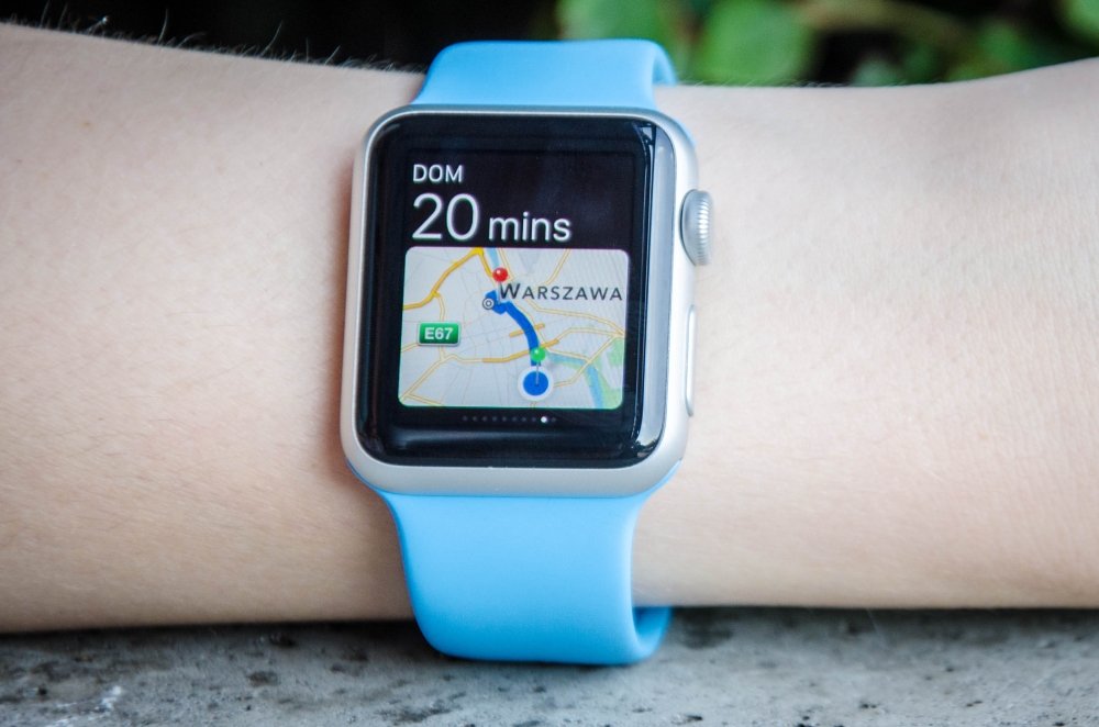 Он положил Apple Watch за руль автомобиля. Полиция задержала его
