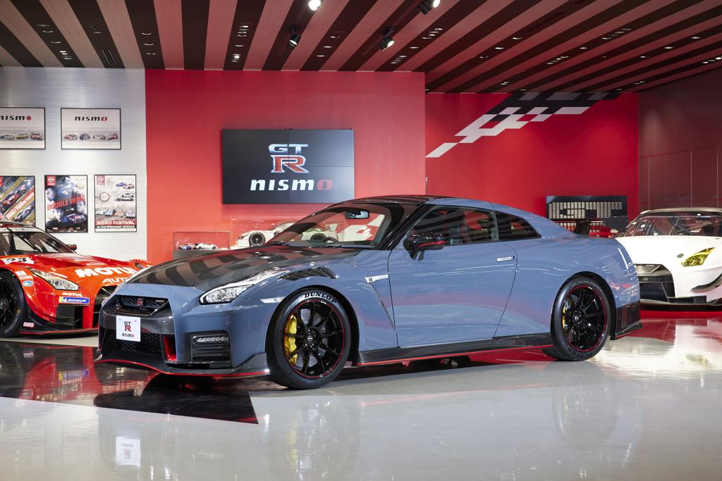 Nissan GT-R отказывается умирать. Версия Nismo имеет новый... логотип.