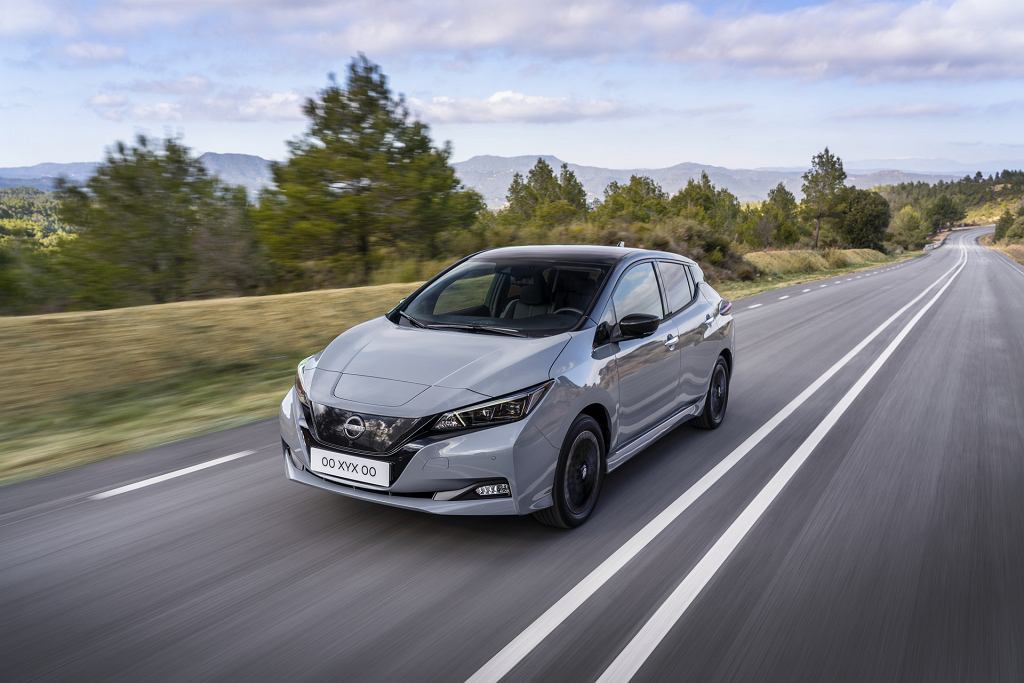 Nissan Leaf претерпевает изменения. Небольшие стилистические исправления.