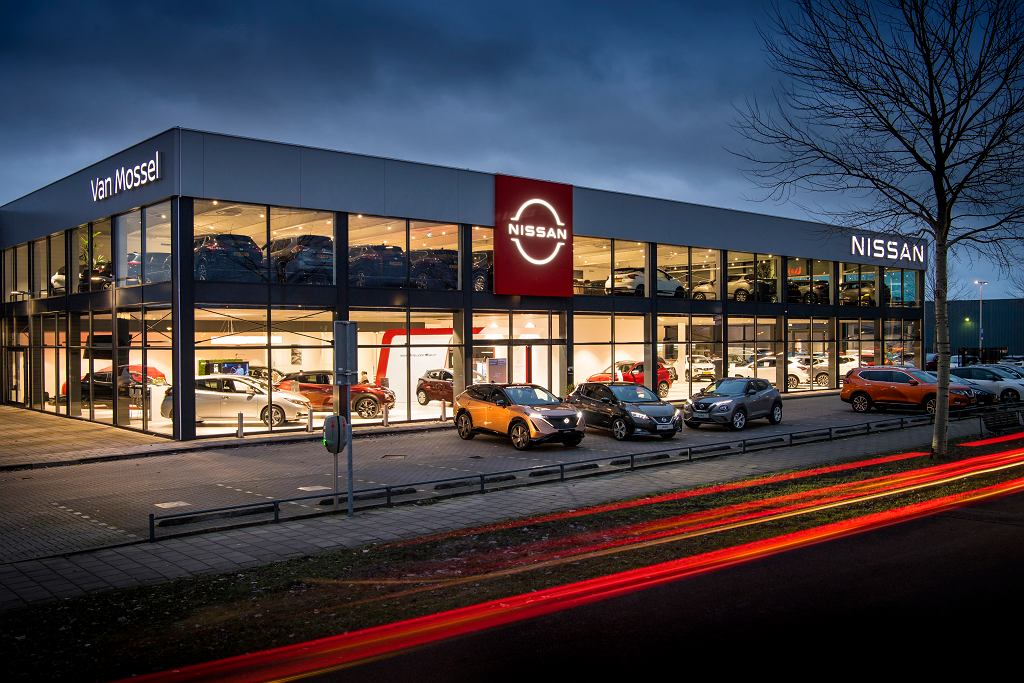 Nissan — еще одна автомобильная компания с новым логотипом. Он призван лучше вписаться в планы бренда.