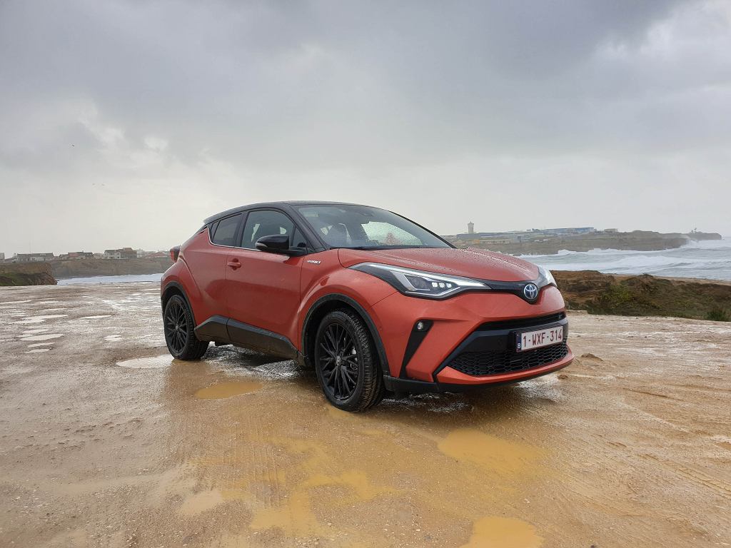 Мнения Moto.pl: Toyota CH-R после модернизации – главное преимущество – новый гибридный привод