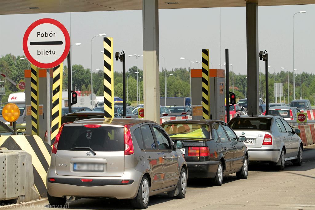 С декабря водители легковых автомобилей должны знать e-TOLL и новые сборы по формам A2 и A4. Налоговая инспекция за этим следит