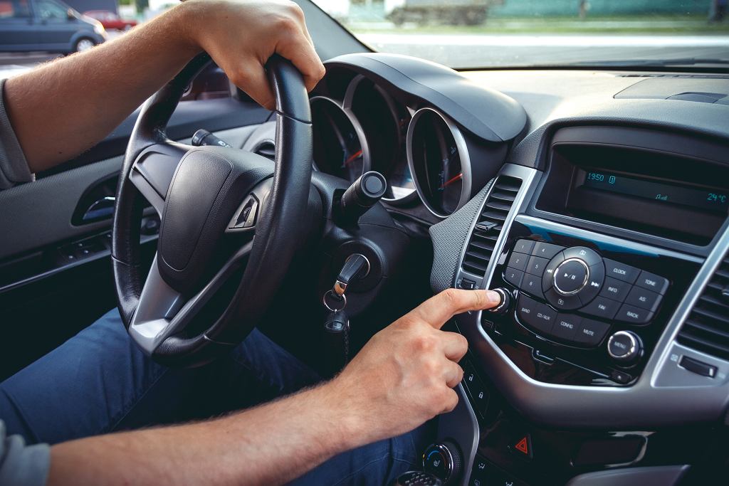 Современная автомагнитола – какую купить?