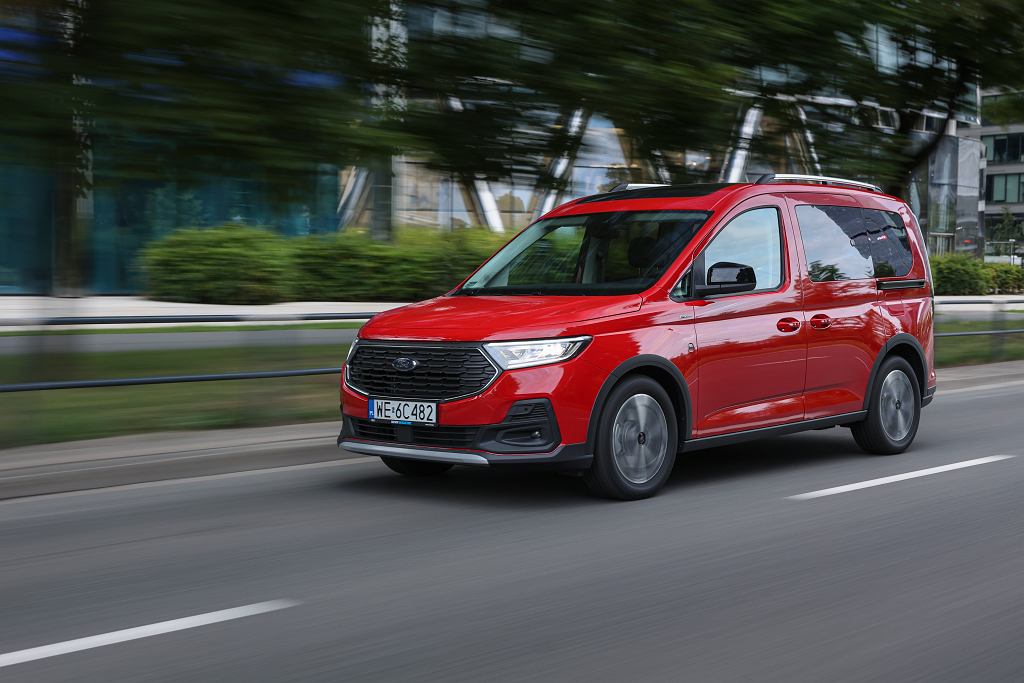 Ford представляет новый Tourneo Connect. Много места для пассажиров и багажа