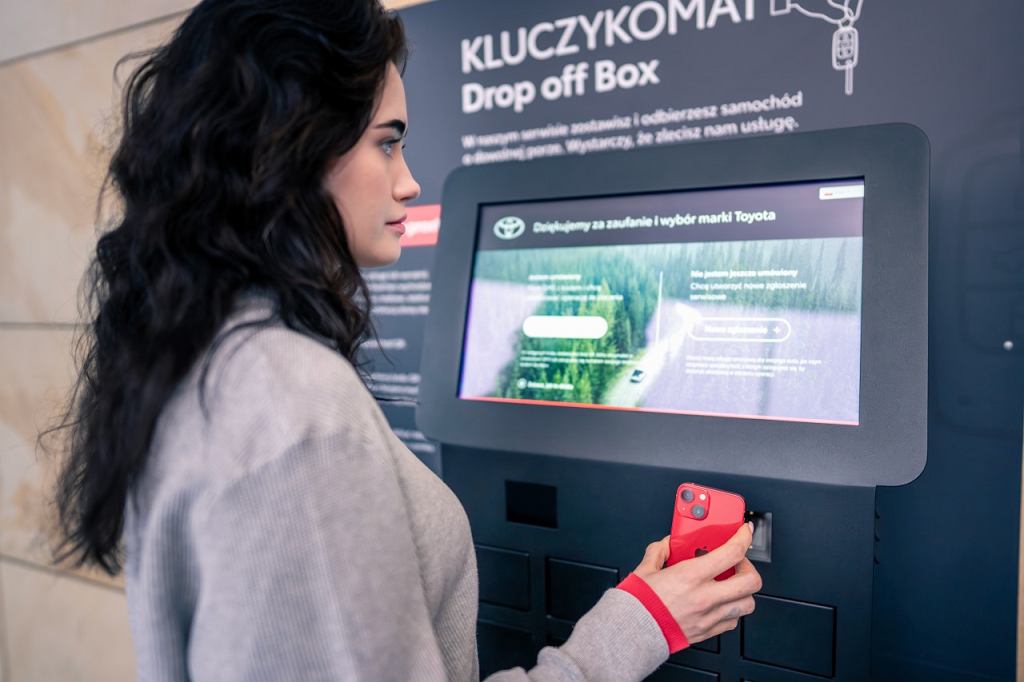 Заберите автомобиль в закрытом автосалоне. Toyota представляет в Польше интересную новинку