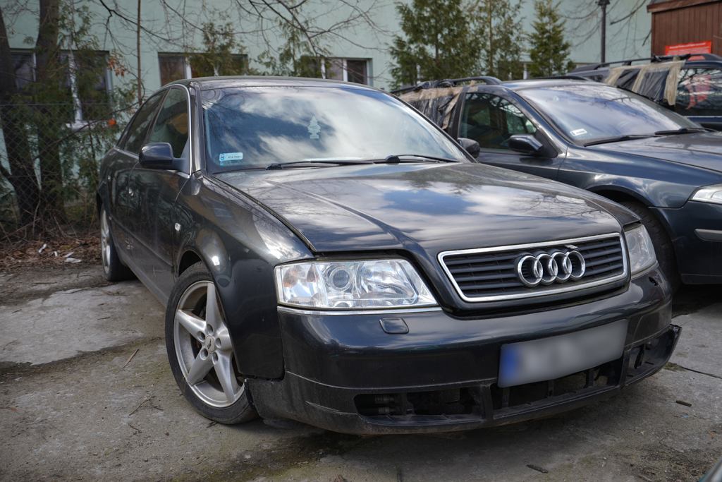 Варшава проветривает парковку. Эвакуированные автомобили будут выставлены на продажу